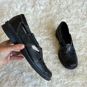 Clarks Bendables Black Leather Flats/Shoes Sz 9.5 Round Toe Velcro Closure